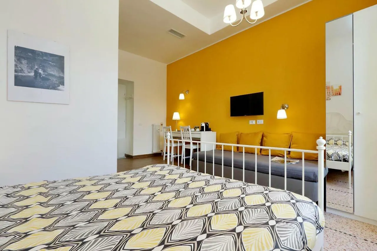 ** Guest house Domus Ponte Milvio Hotel Rome Italy